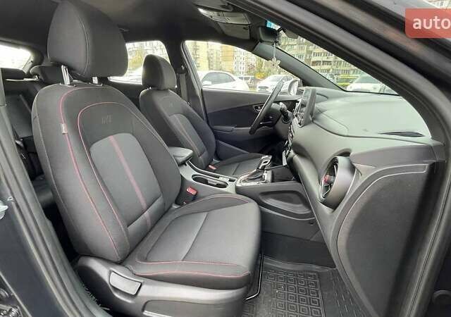 Серый Хендай Kona, объемом двигателя 1.6 л и пробегом 16 тыс. км за 20990 $, фото 9 на Automoto.ua
