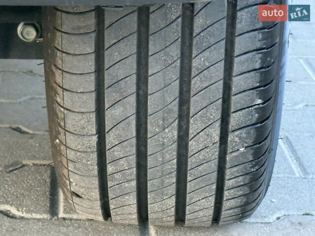 Сірий Хендай Kona, об'ємом двигуна 0 л та пробігом 63 тис. км за 18900 $, фото 14 на Automoto.ua