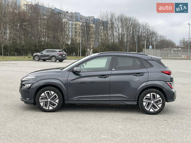 Серый Хендай Kona, объемом двигателя 0 л и пробегом 39 тыс. км за 16999 $, фото 3 на Automoto.ua