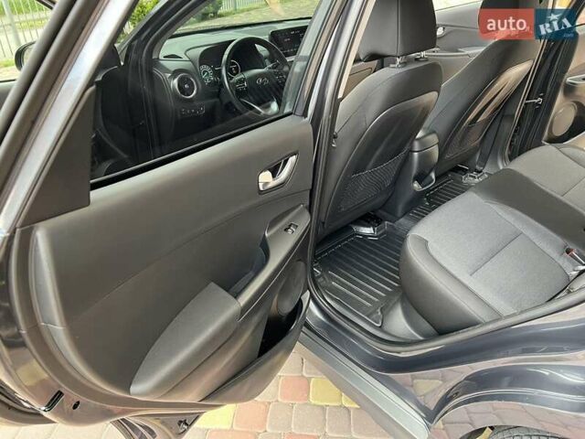 Серый Хендай Kona, объемом двигателя 0 л и пробегом 114 тыс. км за 19950 $, фото 46 на Automoto.ua