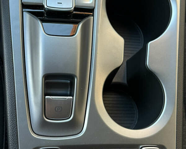 Серый Хендай Kona, объемом двигателя 0 л и пробегом 42 тыс. км за 17900 $, фото 27 на Automoto.ua