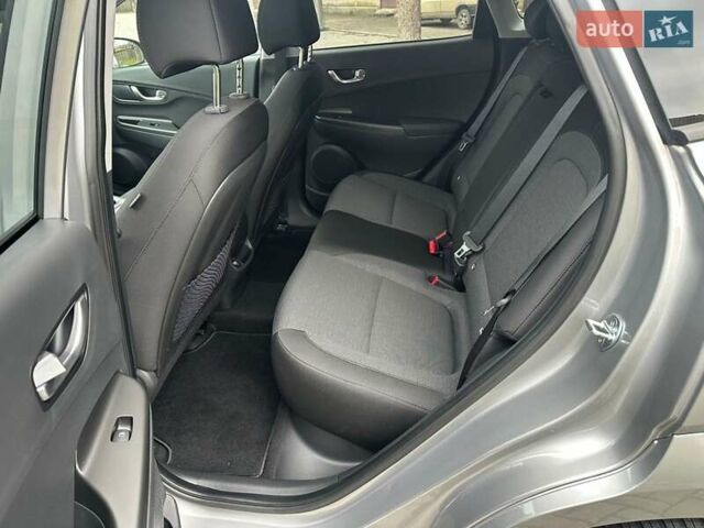 Серый Хендай Kona, объемом двигателя 0 л и пробегом 61 тыс. км за 17900 $, фото 23 на Automoto.ua