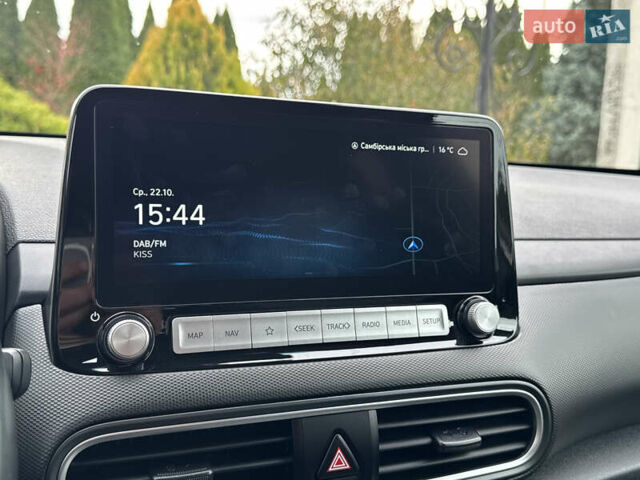 Серый Хендай Kona, объемом двигателя 0 л и пробегом 82 тыс. км за 17888 $, фото 104 на Automoto.ua