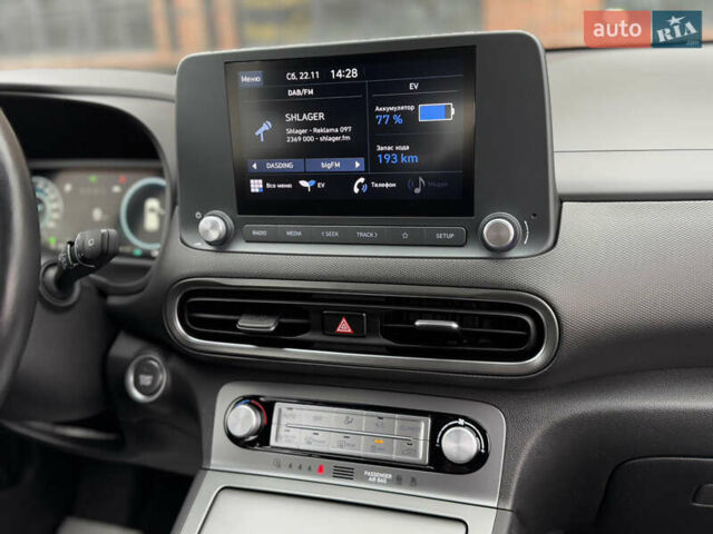 Серый Хендай Kona, объемом двигателя 0 л и пробегом 52 тыс. км за 17299 $, фото 52 на Automoto.ua