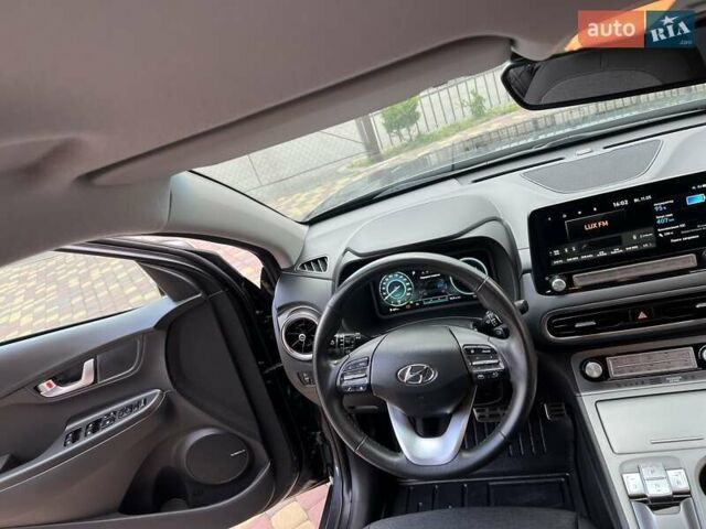 Серый Хендай Kona, объемом двигателя 0 л и пробегом 114 тыс. км за 19950 $, фото 22 на Automoto.ua
