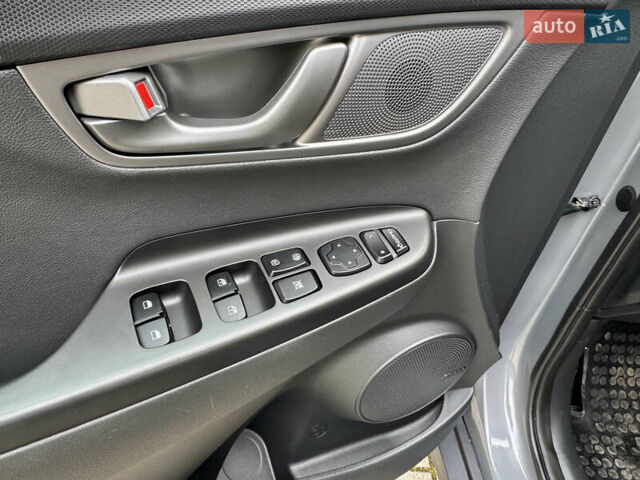 Серый Хендай Kona, объемом двигателя 0 л и пробегом 82 тыс. км за 17888 $, фото 31 на Automoto.ua