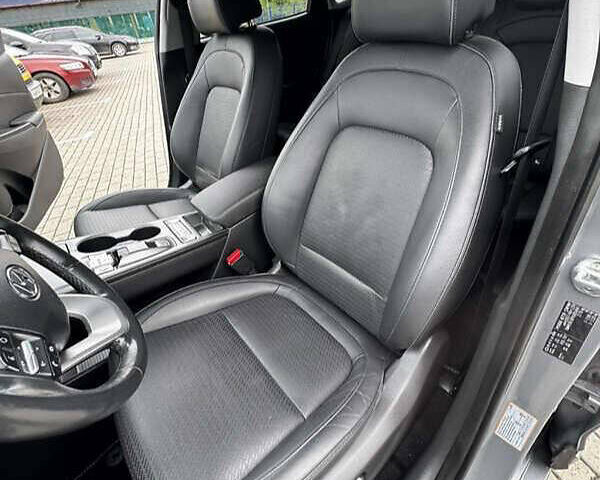 Серый Хендай Kona, объемом двигателя 0 л и пробегом 128 тыс. км за 16000 $, фото 12 на Automoto.ua