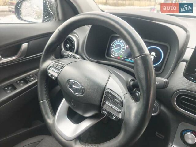 Серый Хендай Kona, объемом двигателя 0 л и пробегом 50 тыс. км за 17650 $, фото 66 на Automoto.ua