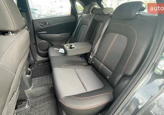 Сірий Хендай Kona, об'ємом двигуна 1.6 л та пробігом 16 тис. км за 22390 $, фото 7 на Automoto.ua
