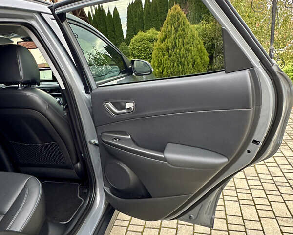 Серый Хендай Kona, объемом двигателя 0 л и пробегом 82 тыс. км за 17888 $, фото 68 на Automoto.ua