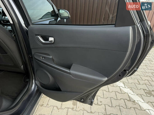 Серый Хендай Kona, объемом двигателя 0 л и пробегом 41 тыс. км за 18000 $, фото 31 на Automoto.ua