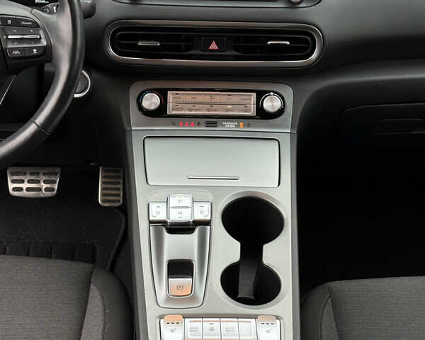 Серый Хендай Kona, объемом двигателя 0 л и пробегом 39 тыс. км за 16999 $, фото 18 на Automoto.ua