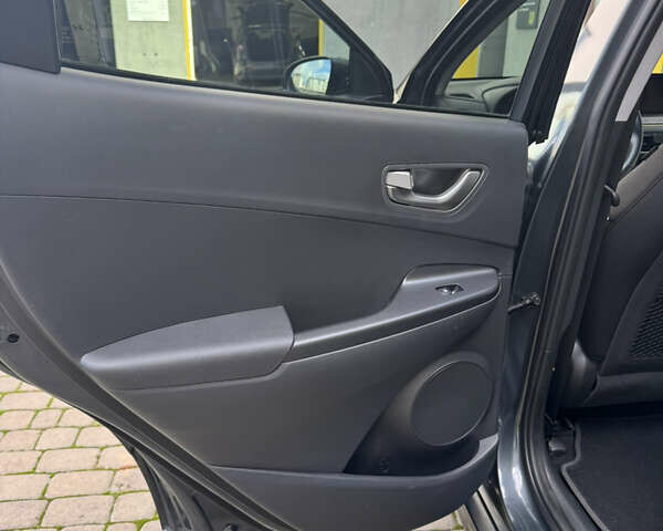 Сірий Хендай Kona, об'ємом двигуна 0 л та пробігом 19 тис. км за 17400 $, фото 17 на Automoto.ua