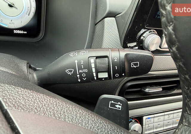 Серый Хендай Kona, объемом двигателя 0 л и пробегом 50 тыс. км за 18500 $, фото 28 на Automoto.ua