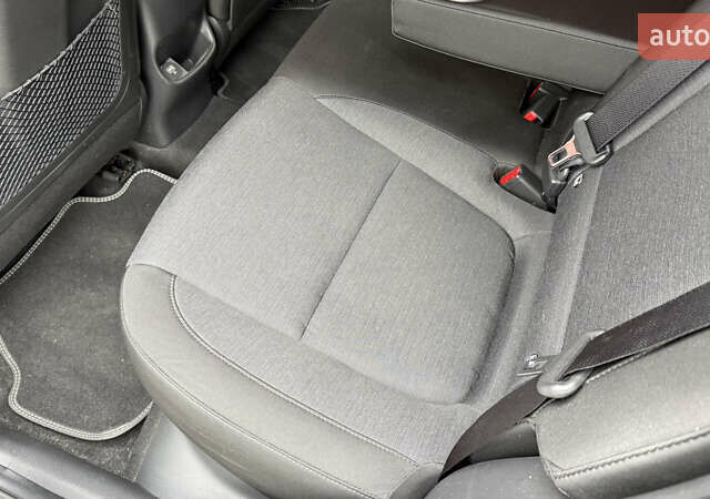 Серый Хендай Kona, объемом двигателя 0 л и пробегом 50 тыс. км за 18500 $, фото 45 на Automoto.ua