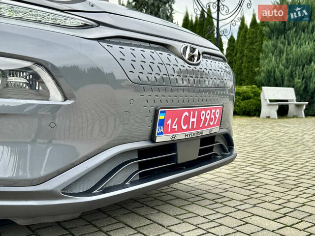 Серый Хендай Kona, объемом двигателя 0 л и пробегом 82 тыс. км за 17888 $, фото 12 на Automoto.ua