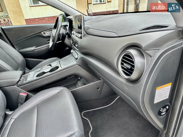 Серый Хендай Kona, объемом двигателя 0 л и пробегом 82 тыс. км за 17888 $, фото 77 на Automoto.ua