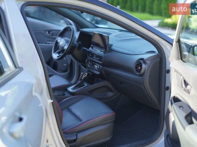 Сірий Хендай Kona, об'ємом двигуна 1.6 л та пробігом 17 тис. км за 25500 $, фото 13 на Automoto.ua