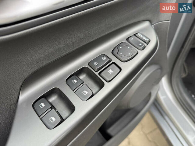 Серый Хендай Kona, объемом двигателя 0 л и пробегом 40 тыс. км за 15999 $, фото 28 на Automoto.ua