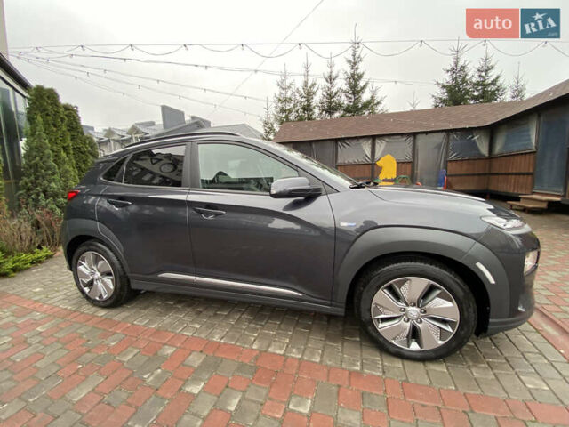 Серый Хендай Kona, объемом двигателя 0 л и пробегом 78 тыс. км за 17999 $, фото 13 на Automoto.ua
