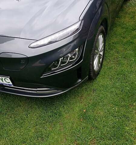 Серый Хендай Kona, объемом двигателя 0 л и пробегом 75 тыс. км за 17435 $, фото 8 на Automoto.ua