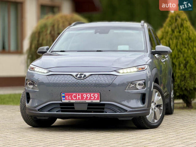 Серый Хендай Kona, объемом двигателя 0 л и пробегом 82 тыс. км за 17888 $, фото 1 на Automoto.ua