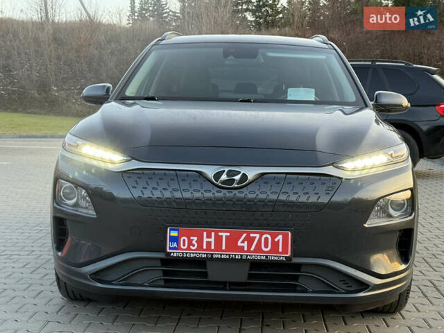 Серый Хендай Kona, объемом двигателя 0 л и пробегом 71 тыс. км за 17999 $, фото 8 на Automoto.ua