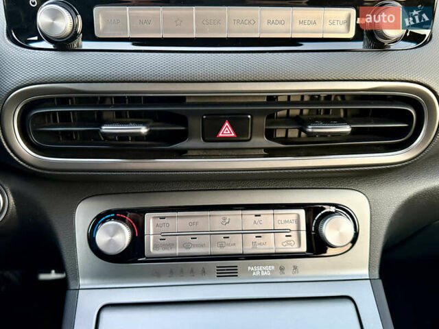 Сірий Хендай Kona, об'ємом двигуна 0 л та пробігом 19 тис. км за 18200 $, фото 28 на Automoto.ua