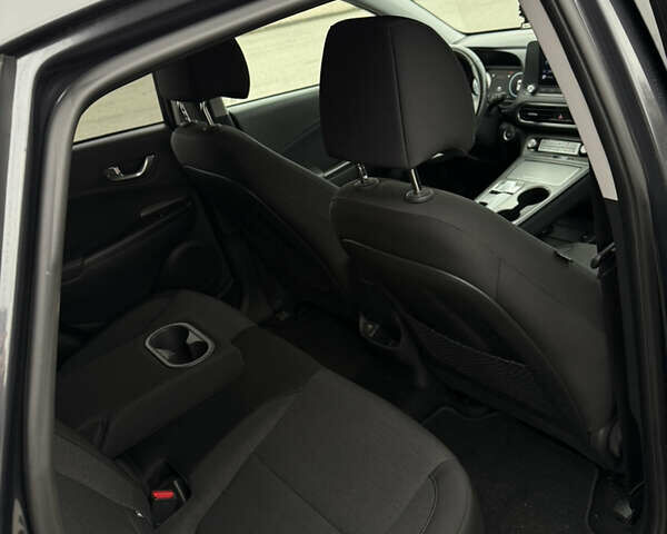 Серый Хендай Kona, объемом двигателя 0 л и пробегом 39 тыс. км за 16999 $, фото 30 на Automoto.ua