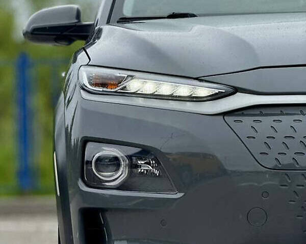 Серый Хендай Kona, объемом двигателя 0 л и пробегом 128 тыс. км за 16000 $, фото 3 на Automoto.ua