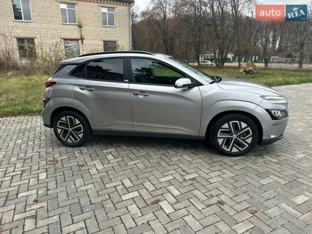 Серый Хендай Kona, объемом двигателя 0 л и пробегом 61 тыс. км за 17900 $, фото 12 на Automoto.ua
