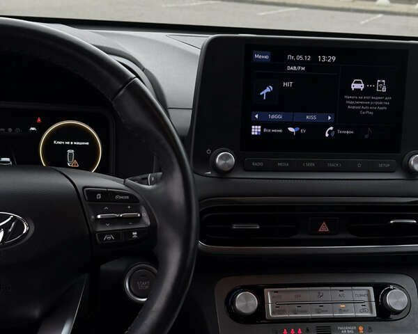 Серый Хендай Kona, объемом двигателя 0 л и пробегом 39 тыс. км за 16999 $, фото 16 на Automoto.ua