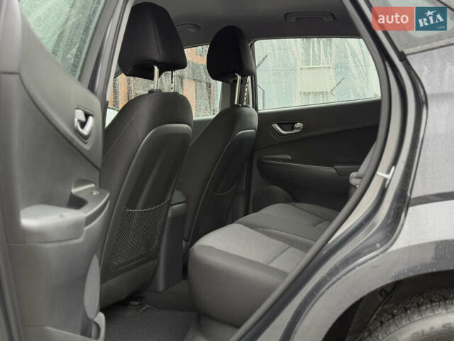 Серый Хендай Kona, объемом двигателя 0 л и пробегом 52 тыс. км за 17299 $, фото 59 на Automoto.ua