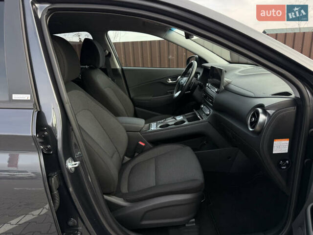 Серый Хендай Kona, объемом двигателя 0 л и пробегом 41 тыс. км за 18000 $, фото 21 на Automoto.ua