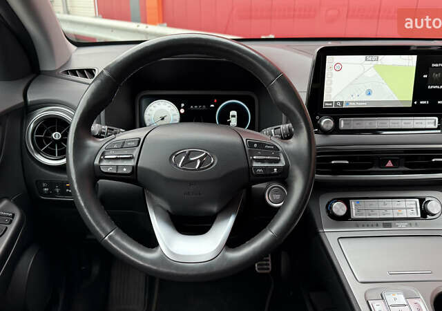 Серый Хендай Kona, объемом двигателя 0 л и пробегом 50 тыс. км за 18500 $, фото 64 на Automoto.ua