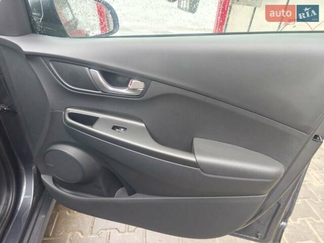 Серый Хендай Kona, объемом двигателя 0 л и пробегом 50 тыс. км за 17650 $, фото 52 на Automoto.ua