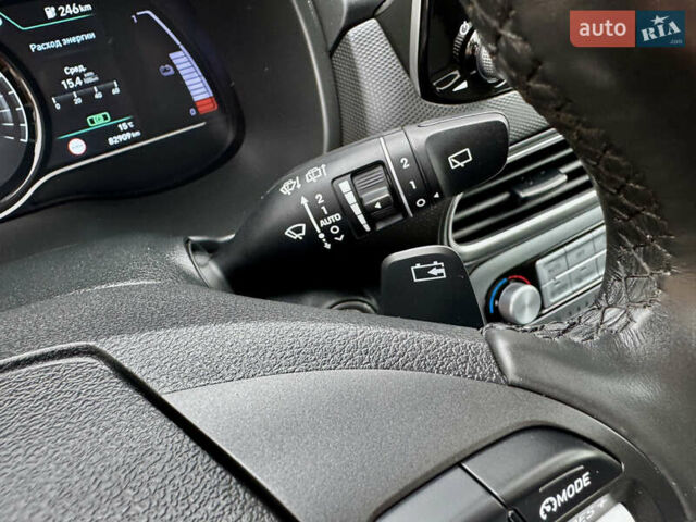 Серый Хендай Kona, объемом двигателя 0 л и пробегом 82 тыс. км за 17888 $, фото 42 на Automoto.ua
