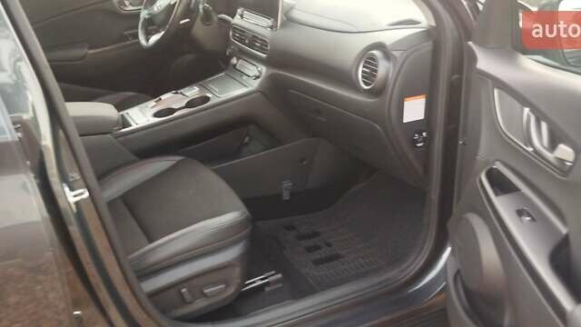 Серый Хендай Kona, объемом двигателя 0 л и пробегом 7 тыс. км за 18600 $, фото 1 на Automoto.ua