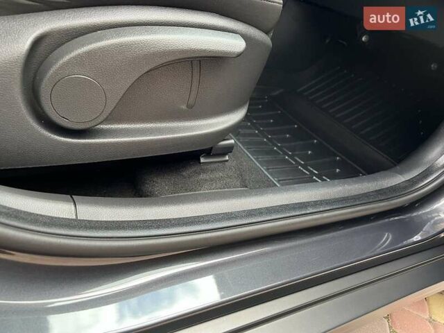 Серый Хендай Kona, объемом двигателя 0 л и пробегом 114 тыс. км за 19950 $, фото 16 на Automoto.ua