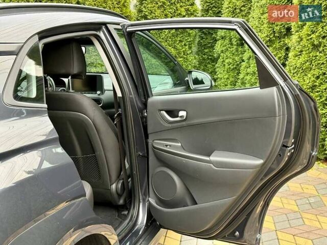 Сірий Хендай Kona, об'ємом двигуна 0 л та пробігом 44 тис. км за 16999 $, фото 22 на Automoto.ua