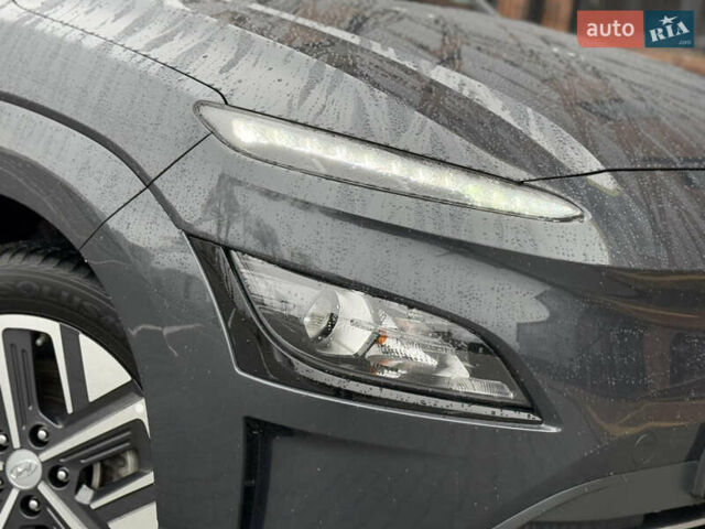 Серый Хендай Kona, объемом двигателя 0 л и пробегом 52 тыс. км за 17299 $, фото 23 на Automoto.ua