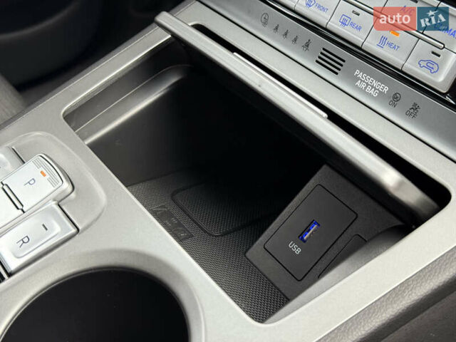 Серый Хендай Kona, объемом двигателя 0 л и пробегом 56 тыс. км за 17299 $, фото 43 на Automoto.ua