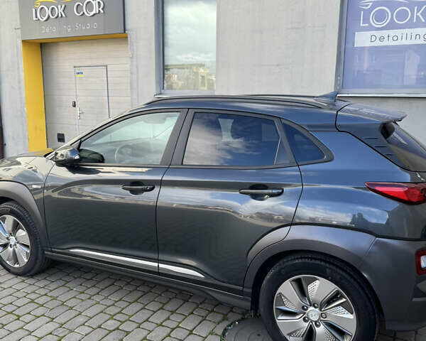 Сірий Хендай Kona, об'ємом двигуна 0 л та пробігом 19 тис. км за 17400 $, фото 4 на Automoto.ua