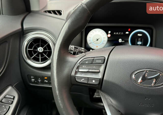 Серый Хендай Kona, объемом двигателя 0 л и пробегом 50 тыс. км за 18500 $, фото 25 на Automoto.ua