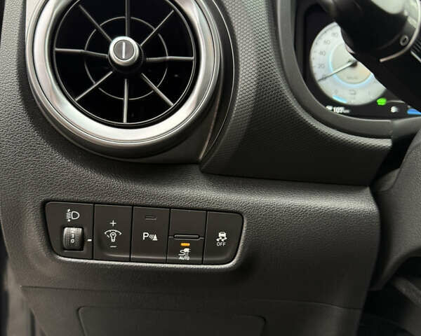 Серый Хендай Kona, объемом двигателя 0 л и пробегом 39 тыс. км за 16999 $, фото 23 на Automoto.ua