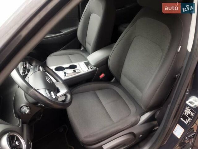 Серый Хендай Kona, объемом двигателя 0 л и пробегом 30 тыс. км за 15999 $, фото 25 на Automoto.ua