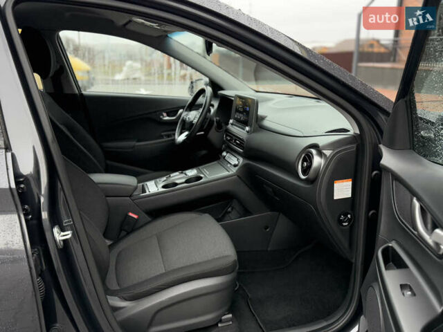 Серый Хендай Kona, объемом двигателя 0 л и пробегом 52 тыс. км за 17299 $, фото 45 на Automoto.ua