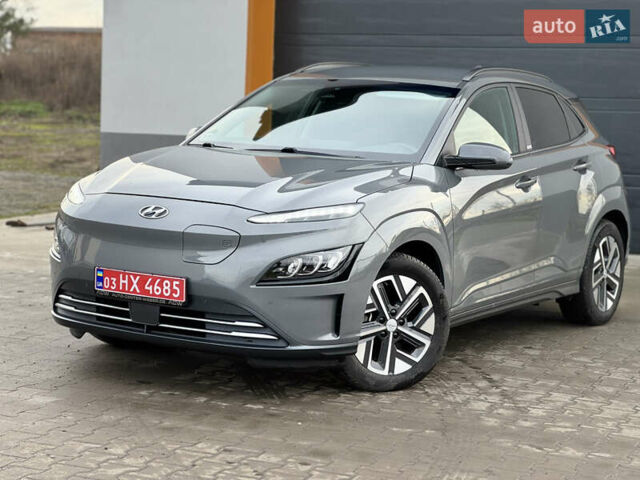 Серый Хендай Kona, объемом двигателя 0 л и пробегом 40 тыс. км за 15999 $, фото 1 на Automoto.ua