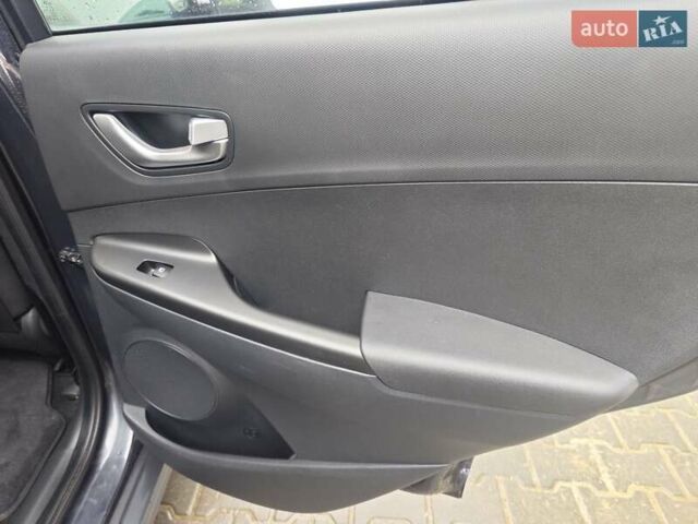 Серый Хендай Kona, объемом двигателя 0 л и пробегом 50 тыс. км за 17650 $, фото 51 на Automoto.ua