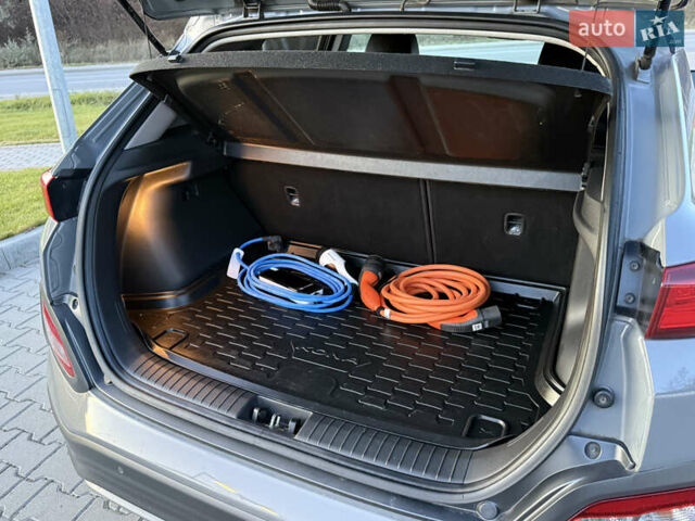 Сірий Хендай Kona, об'ємом двигуна 0 л та пробігом 63 тис. км за 18900 $, фото 20 на Automoto.ua